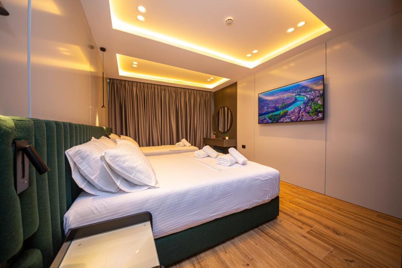 Hotel Lili-1 Саранда Екстер'єр фото